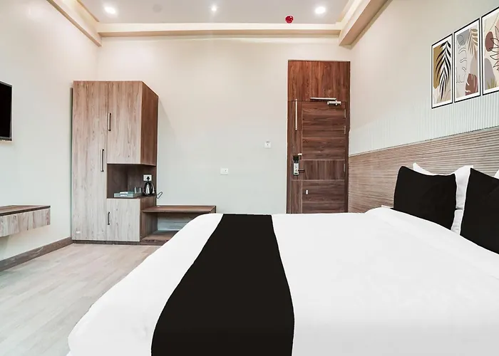 Fabhotel Aman Paradise Kanpur