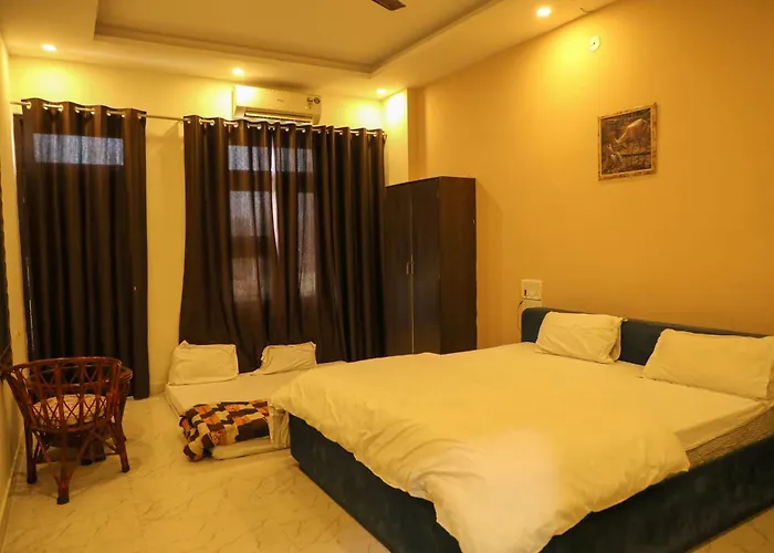 Green Palms Hotel And Resort Kota 