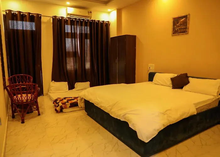 Green Palms Hotel And Resort Kota 