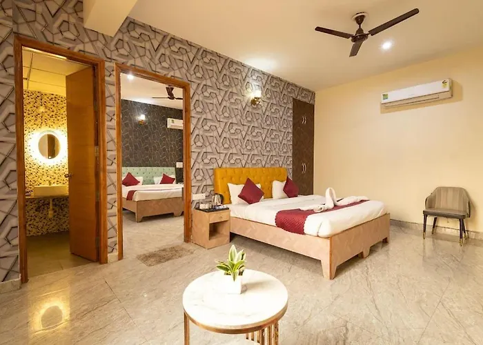 Divine Hotels & Banquets Noida