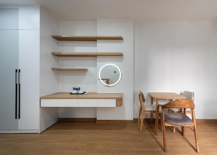 Moonlit Suites Hotel By Luxe Paradise Hanoi