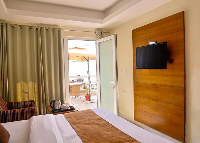 Hotel Samrat - On Mall Road Mussoorie