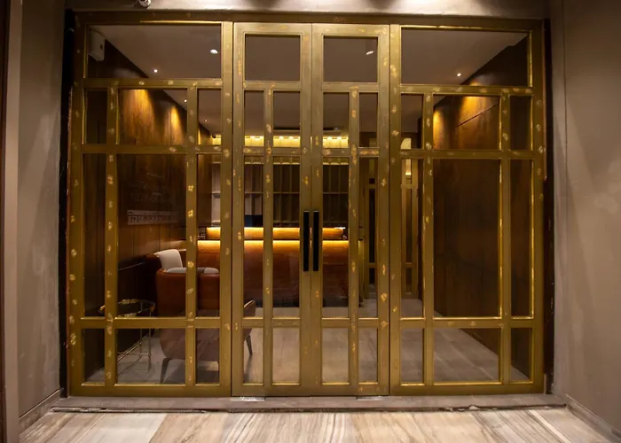 Hotel White Pearl - Colaba Mumbai