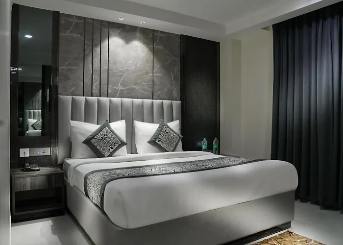 Hotel Mountain Bliss, Near New Delhi & Connaught Place