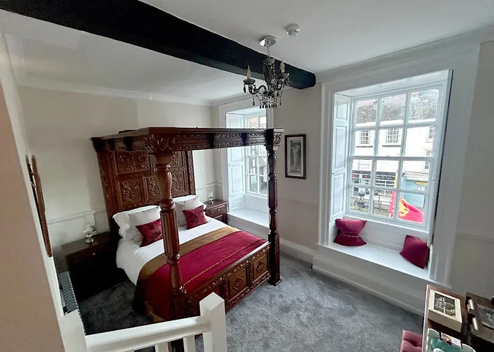Community Owned Gwesty Owain Glyndwr Hotel Corwen