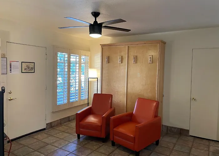 Desert Paradise - A Men'S Clothing Optional Resort Palm Springs