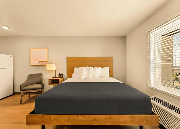 Livaway Suites Seattle- Renton