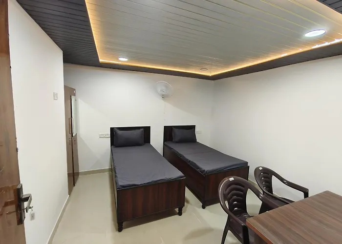 Fabhotel Yatri Inn Noida
