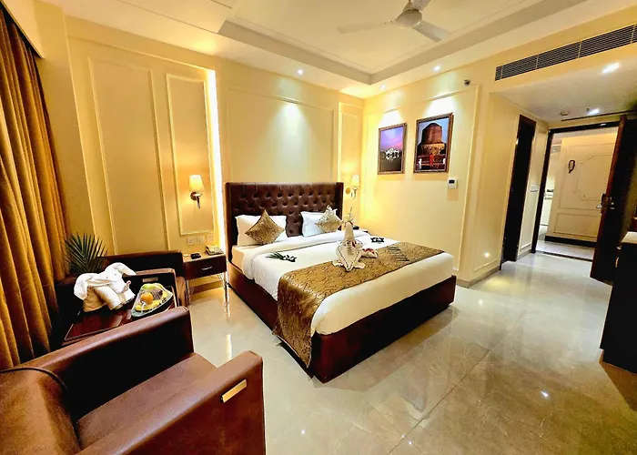 Hotel Regal Club And Resort Lucknow