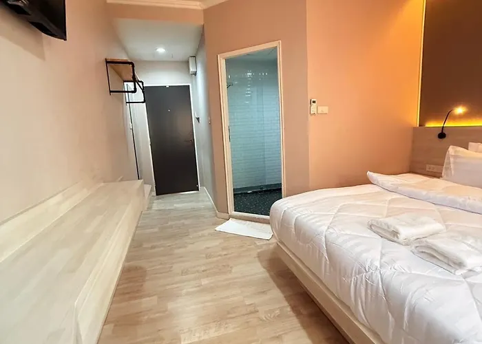 Luck Hotel Huai Khwang Mrt Ratchada Bangkok