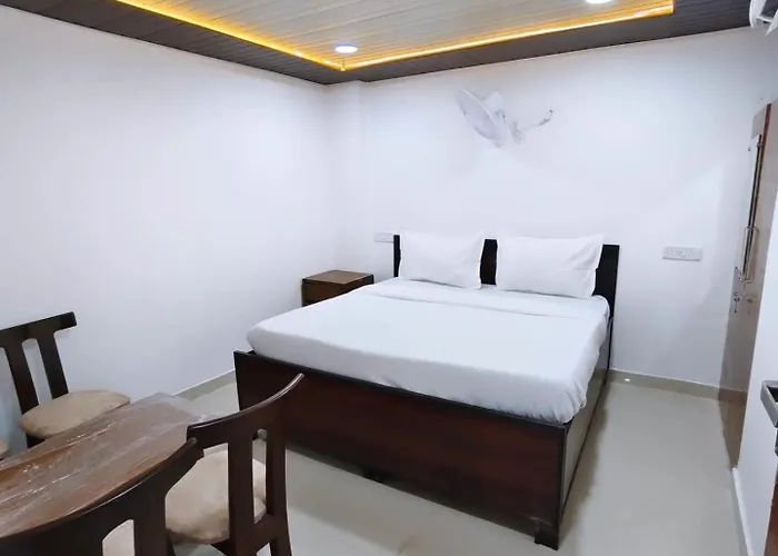 Fabhotel Yatri Inn Noida