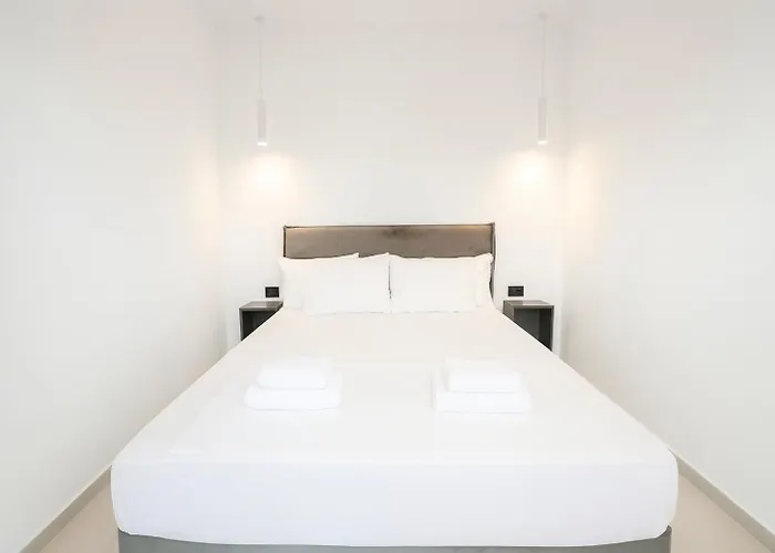Mono Alex Afitos Hotel
