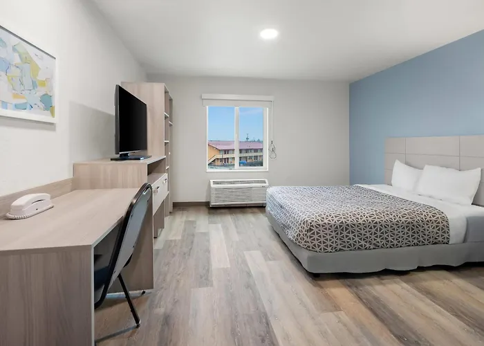 Woodspring Suites Medford Near I-5