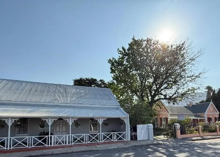 Connie'S Cottages Montagu