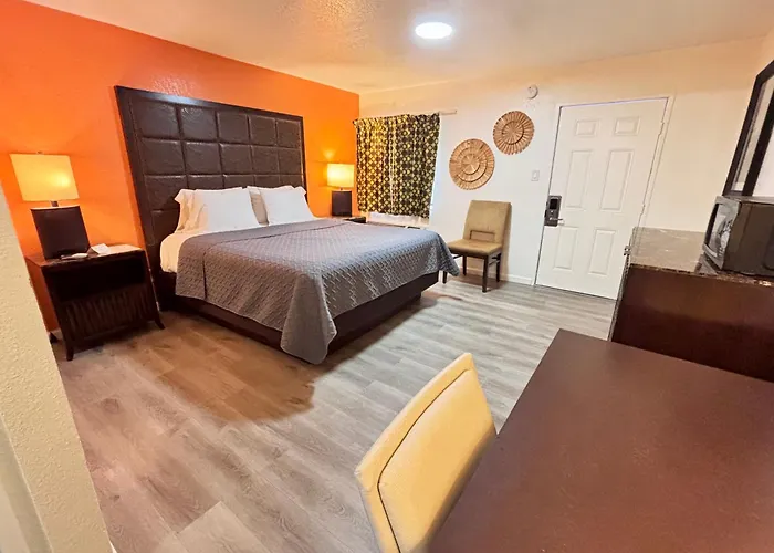The Crest Motel Corona