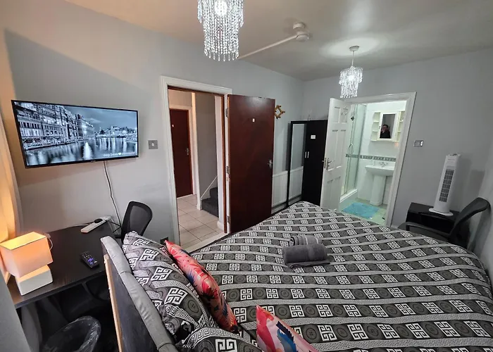 Fenia Estate Hotel Barking 
