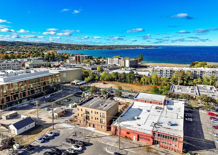 The Loop Downtown By Kasa Aparthotel Traverse City