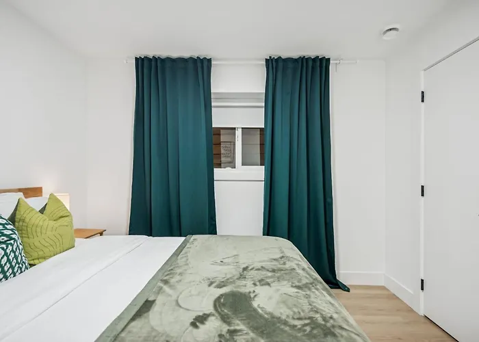 Nest- Modern 2Br Basement Retreat In South Surrey Hotel