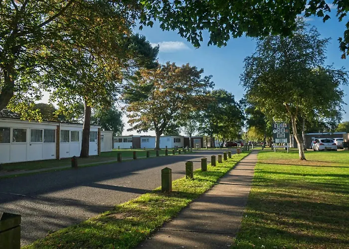 64, Belle Aire Caravan Park, Sleeps 6, Bed Linen And Towels Included, Free Wifi, Pets Welcome With Onsite Clubhouse Great Yarmouth