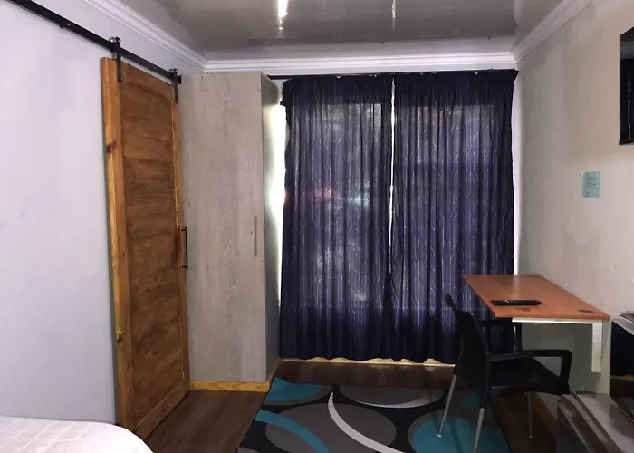 Black Owl Lodge Kempton Park