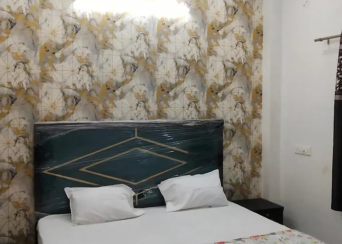 Gayatri Grand Paying Guest House Varanasi