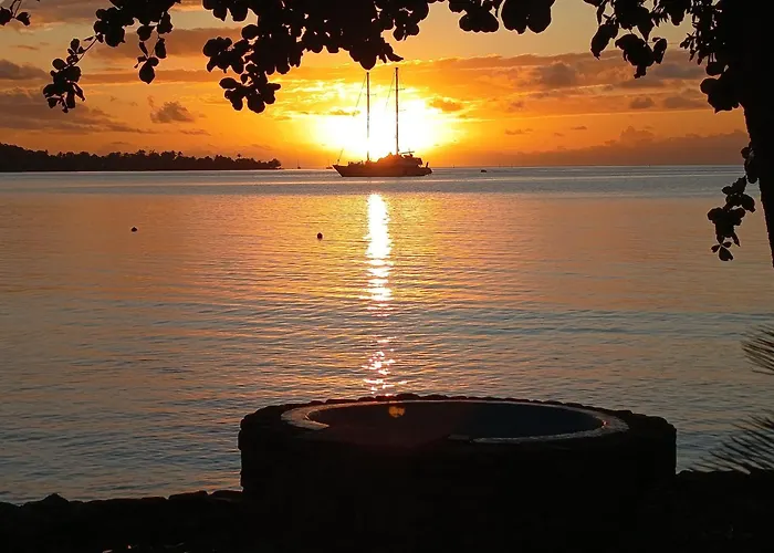 La PERLE de MOOREA Suite Parentale BORD DE LAGON baie d'OPUNOHU