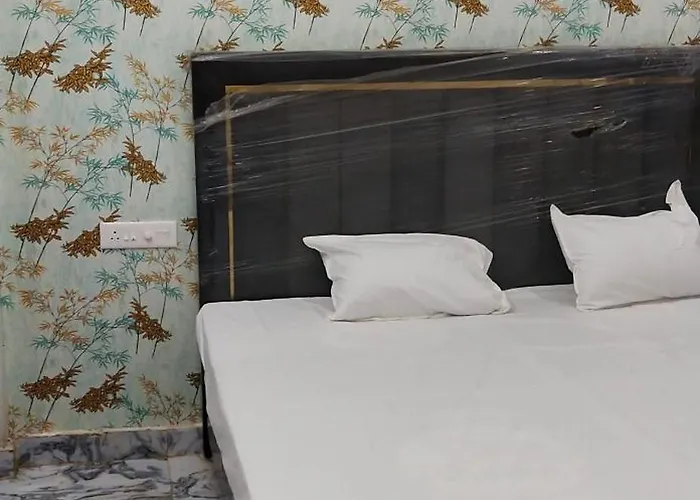 Gayatri Grand Paying Guest House Varanasi