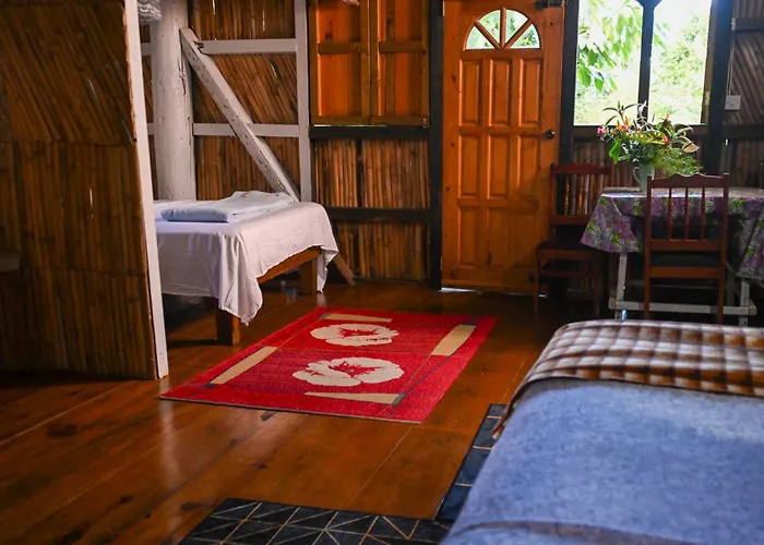 Tia'S Bamboo Cottages Restaurant, Bar & Sulphur Spa Roseau