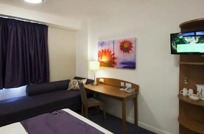 Premier Inn Wolverhampton - North