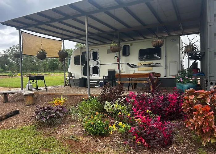 Litchfield Tropical Stay Batchelor
