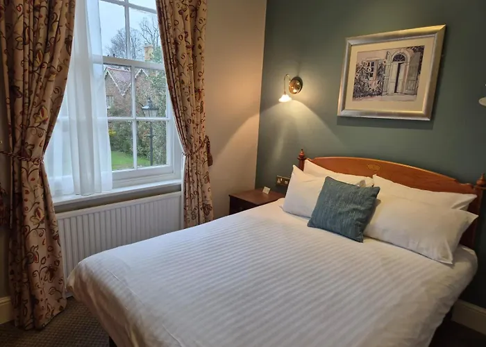 Warren Lodge Shepperton