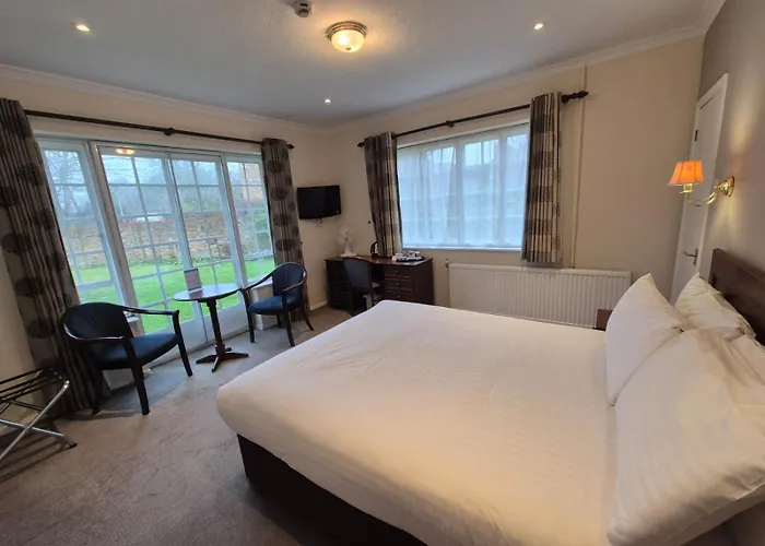 Warren Lodge Shepperton