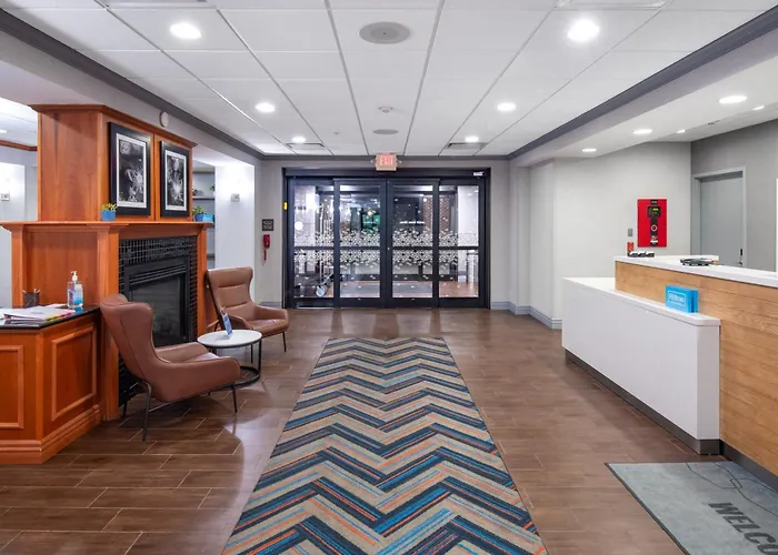 Newly Renovated Hampton Inn Omaha West Lakeside Lane