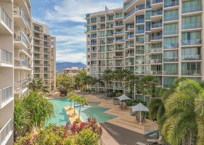 Hotel Mantra Trilogy Cairns
