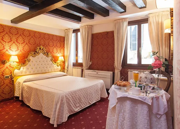 Ca' Della Loggia Bed & Breakfast Venice