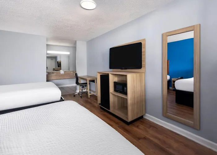 Super 8 By Wyndham Portsmouth - Norfolk Motel