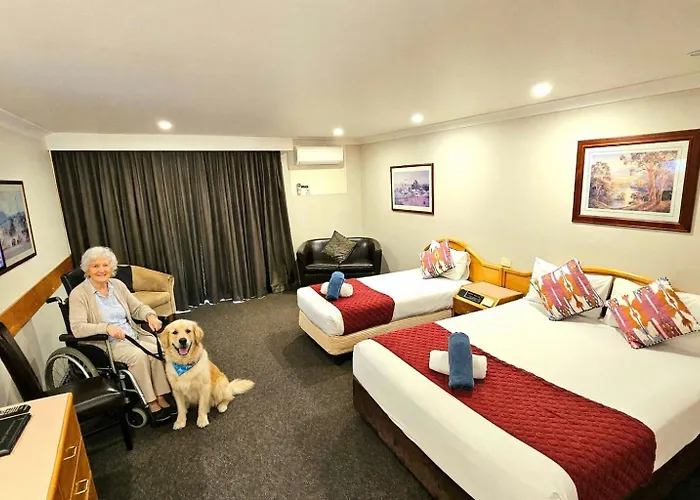 Hilltops Retreat Motor Inn Young