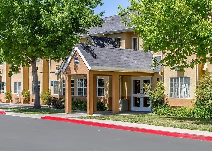 Econo Lodge Inn & Suites Santa Rosa South