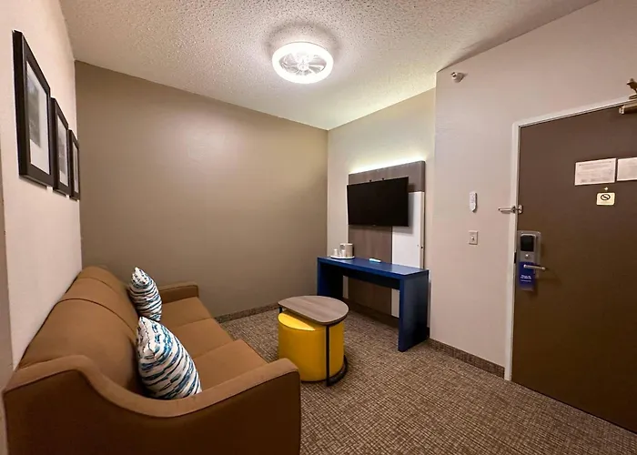 Comfort Inn & Suites Geneva- West Chicago