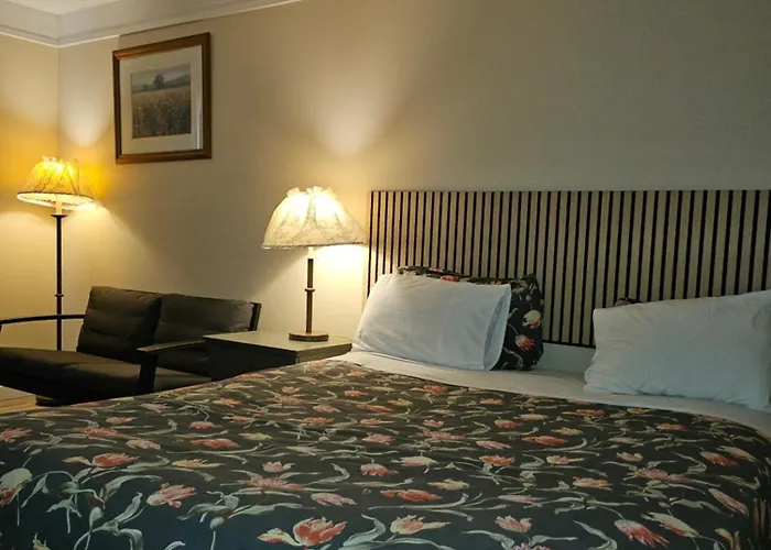 Moosomin Country Squire Inn