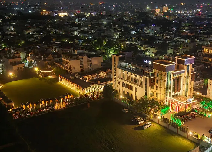 Hotel Saffron Leaf Dehradun