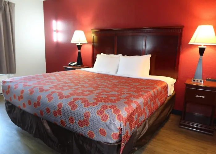 Econo Lodge Inn & Suites Evergreen
