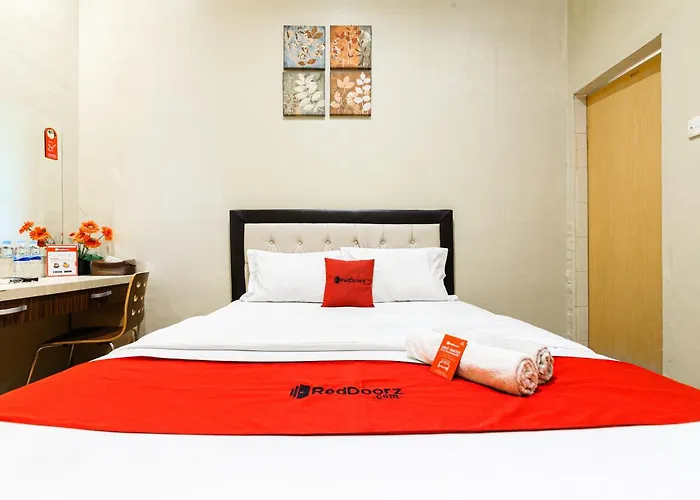 Reddoorz Plus Near Universitas Sumatera Utara Medan
