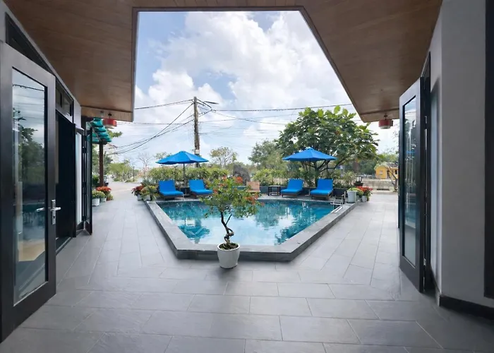 Threeway Riverside Villa Hoi An