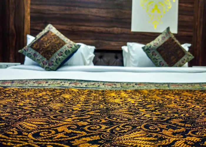 Dwivedi Hotels Sri Omkar Palace Varanasi