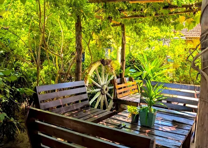Hotel Eastwind Surf Camp Arugam Bay