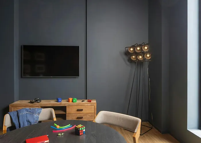 Moxy London Heathrow Airport Hotel Hounslow