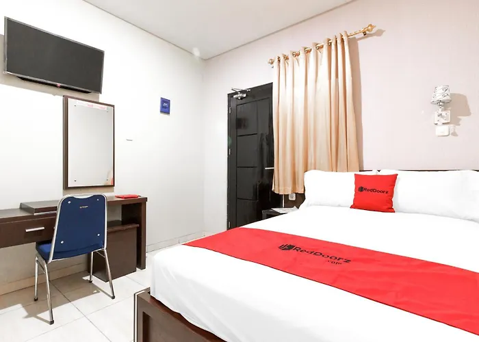 Reddoorz Plus Near Pantai Malalayang Manado