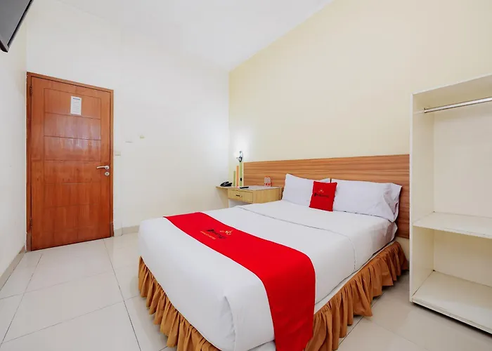 Reddoorz Plus At Amalio Hotel Surapati Bandung