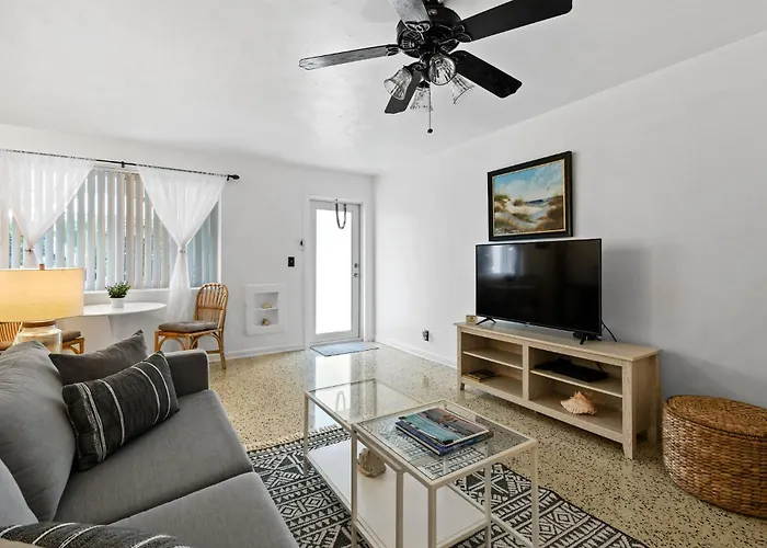 Sunshine Shores Boutique Apartments Palm Beach Shores